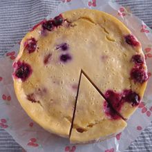 ベリー・ベイクド・ヨーグルトケーキ。