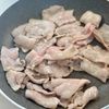 野菜高騰でも安心！【小松菜入り豚バラふわ玉炒め】の工程2