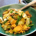 たまごと豚キャベツのオイスター炒め。