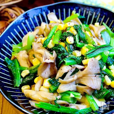 ＼お弁当に／レンチン10分【小松菜コーンのバター醤油ソテー】