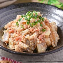 叩きれんこんの梅おかかマヨ和え│箸が止まらん!やみつき副菜
