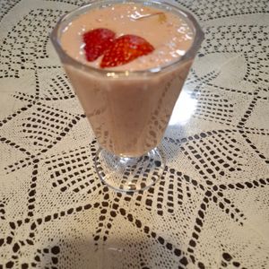 フェビアンの作ってみた!投稿([冷凍いちごとバナナの豆乳スムージー]業務スーパー食材で♪)