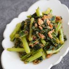 栄養満点♡子供も喜ぶ『蕪の葉のツナマヨ炒め』