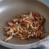 子どもが喜ぶ【しめじのナポリタン風】の工程3