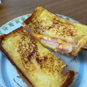 1345910の作ってみた!投稿(チーズとろ～り♪ハムチーズフレンチトースト)