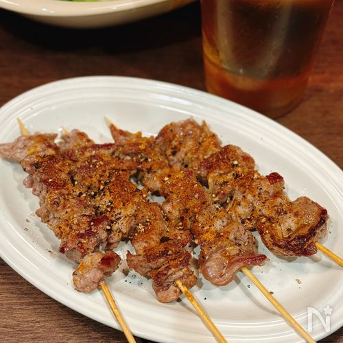 【豚カシラの洋風串焼き】カレー風味でお酒もご飯も進む！