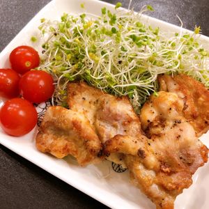 1032950の作ってみた!投稿(【うま塩パリパリチキン】揉んで焼くだけ！コソリがすごい！！)