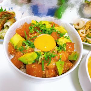 にらたまの作ってみた!投稿(『サーモンとアボカドのポキ丼』簡単時短でも絶品丼♡)