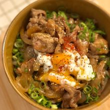 暑い日でも箸が止まらん!旨だれ冷やし肉うどん🍜
