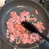 新じゃがと豚そぼろの甘辛炒めの工程1