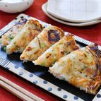 卵不使用♪特製だれで食べる♡『ねぎとちくわのチーズチヂミ』