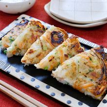 卵不使用♪特製だれで食べる♡『ねぎとちくわのチーズチヂミ』