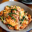【豚ニラ玉の旨辛キムチ炒め】ご飯が進む！やみつきピリ辛おかず