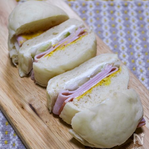 もっちり白パンで作る「ロースハムとクリームチースのサンド」