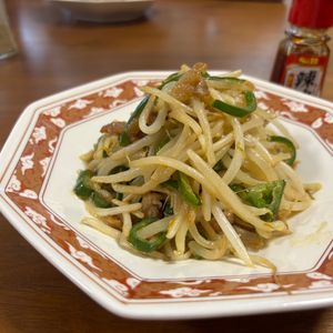 こむぎの作ってみた!投稿(行列の定食屋さんの🍚豚バラもやしピーマンのオイマヨ炒め🤩)