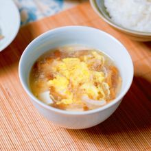 つるんと飲みやすい♪なめこと豆腐の中華スープ