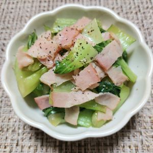 よっこの作ってみた!投稿(レンジで5分！【チンゲン菜とベーコンのコンソメ煮】)