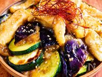 やみつき♡【鶏肉となすズッキーニの甘酢だれ】