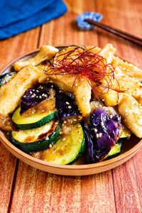 やみつき♡【鶏肉となすズッキーニの甘酢だれ】