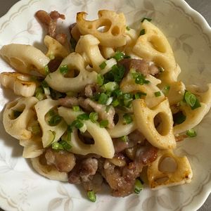 やすＰの作ってみた!投稿(ご飯がすすむ♡【豚こまとれんこんのうま塩炒め】)