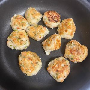 もちもちもっちの作ってみた!投稿(【たこ焼き風はんぺん団子】やみつきになる♪)