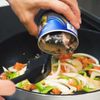 鯖缶丸ごとケサディーヤの工程3