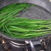 シャキシャキおいしい♪にらと豆もやしのごまドレサラダの工程1