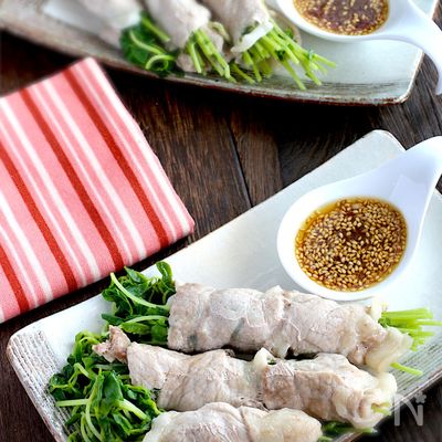 レンチン5分でお手軽♪さっぱりタレと相性抜群！豆苗の豚肉巻き