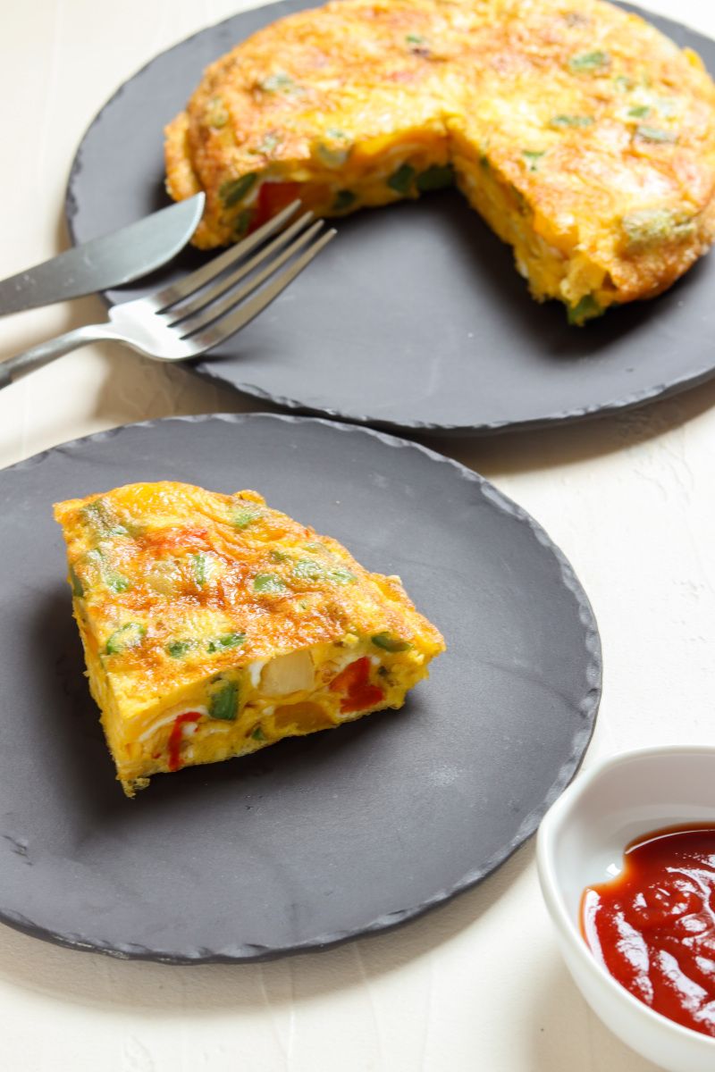 残り野菜のスパニッシュオムレツ～きれいに裏返すコツあり | レシピサイトNadia