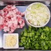 行列の中華屋さんの🍚ガッツリスタミナ☆🤩☆豚バラにら炒飯の工程1
