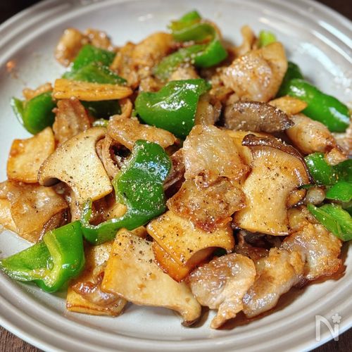 ご飯泥棒!【豚バラとキノコとピーマンのオイスターバター】