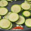 ワンパンパスタ【ツナとズッキーニの梅風味ペペロンチーノ】の工程2