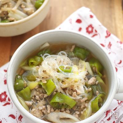 【ピリ辛温活ダイエット！】ししとうと春雨のひき肉スープ