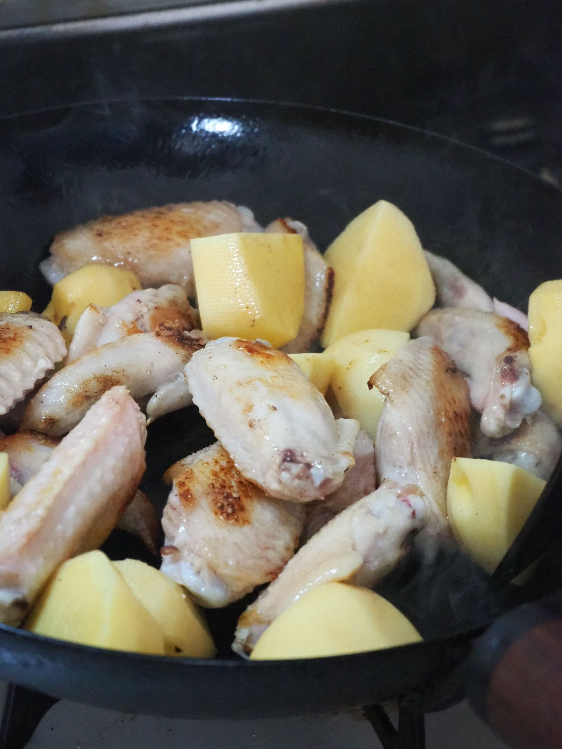 手羽先様 手羽先とじゃが芋のこく旨煮【マスタードでお肉柔らか