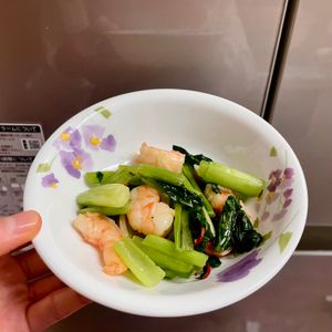 ケの作ってみた!投稿(小松菜とむきエビのペペロン炒め【#簡単#スピードおかず】)