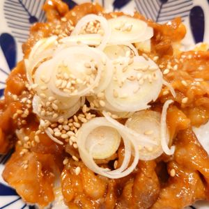 プイプイモルンの作ってみた!投稿(【ヤンニョム豚丼】甘辛タレでご飯が止まらない🍚)