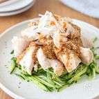 【鶏むね肉がしっとり】ぷるぷる水晶鶏の濃厚ごまだれ