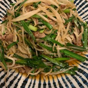 ぐ〜たら子の作ってみた!投稿(コク旨美味＊牛肉ともやしのオイスター醤油炒め)