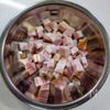 キノコの風味が美味しい「ペペロンチーノ」の下準備