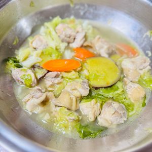 680965の作ってみた!投稿(【タッカンマリ風うま塩にんにく鍋】Wでおいしい！おうちで簡単)