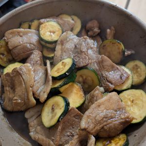 NYの作ってみた!投稿(ご飯がすすむ♡【豚バラとズッキーニのガリポン炒め】)