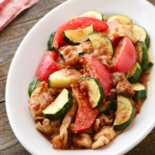 【ズッキーニとトマトと豚肉のにんにく味噌炒め】食材3つ