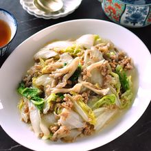 おかずにも丼にも！白菜と舞茸のひき肉炒め