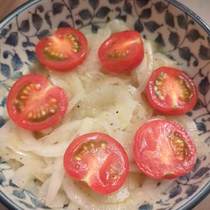 たりおの作ってみた!投稿(トマトと新玉ねぎのマリネ)