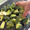 鶏むね肉とブロッコリーの白だしレモン和え/塩こうじでしっとりの工程3