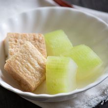 冬瓜と絹揚げの翡翠煮【白だしで冷たく】