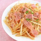 もやしとベーコンのガーリックバター炒め