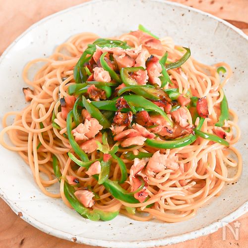 味が簡単に決まる!塩鮭とピーマンのパスタ