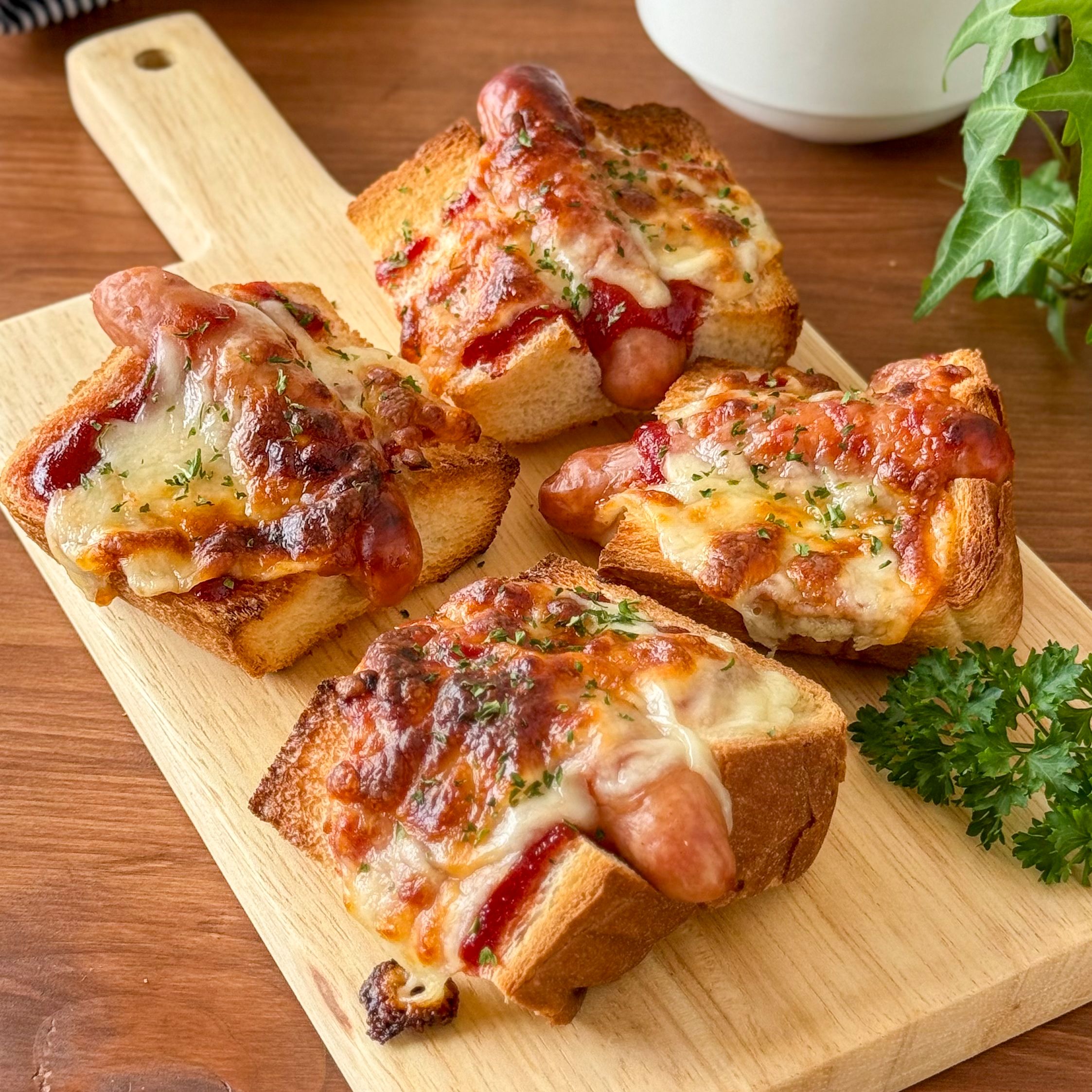 食パン1枚で4個できる節約トースト】 節約チーズドッグ | レシピサイト