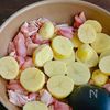 ズッキーニとじゃがいもと鶏肉のめんつゆレモンバター炒めの工程2